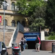 1280px-Rome_metro_Colosseo Метро в Риме